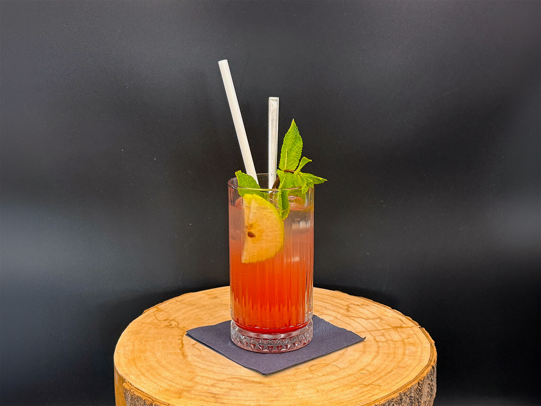 Strawberry lemonade, apple, mint, lime